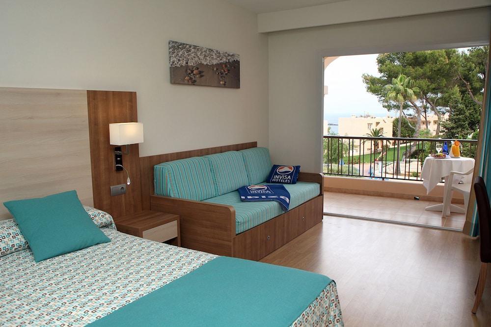 Invisa Hotel Club Cala Blanca Playa DPlaya Des Figueral Esterno foto