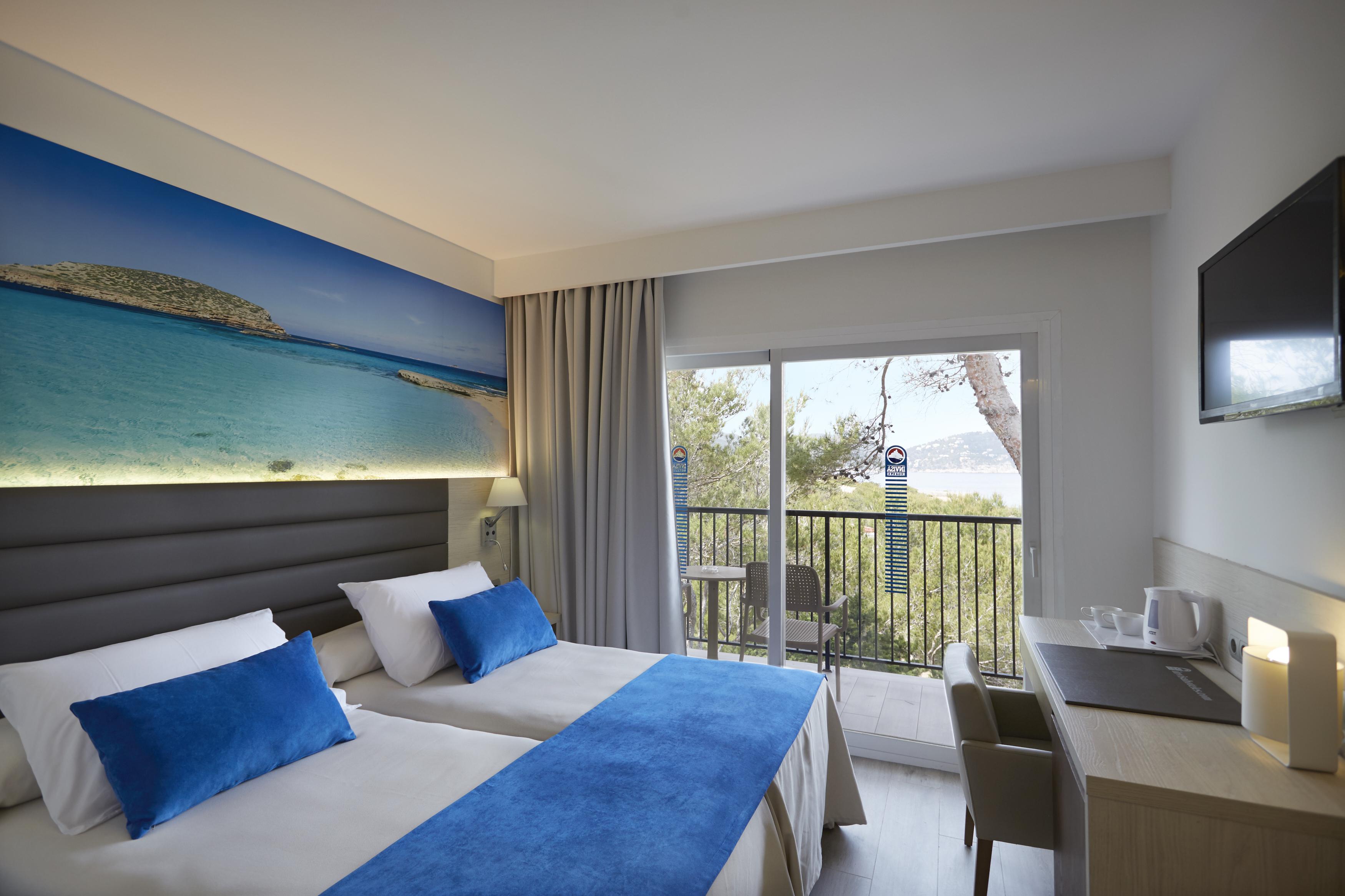 Invisa Hotel Club Cala Blanca Playa DPlaya Des Figueral Esterno foto