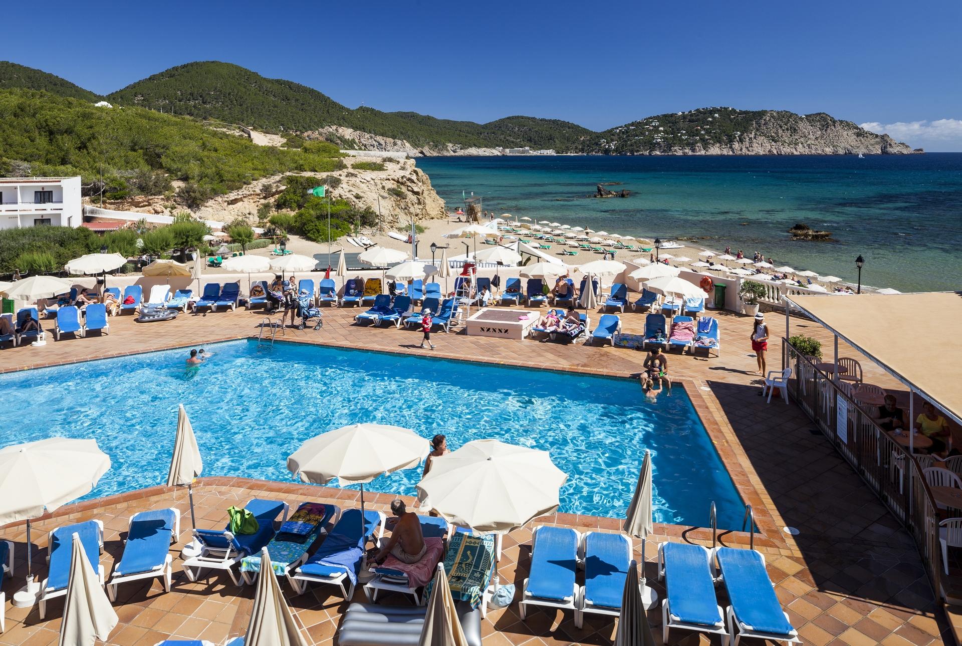 Invisa Hotel Club Cala Blanca Playa DPlaya Des Figueral Esterno foto