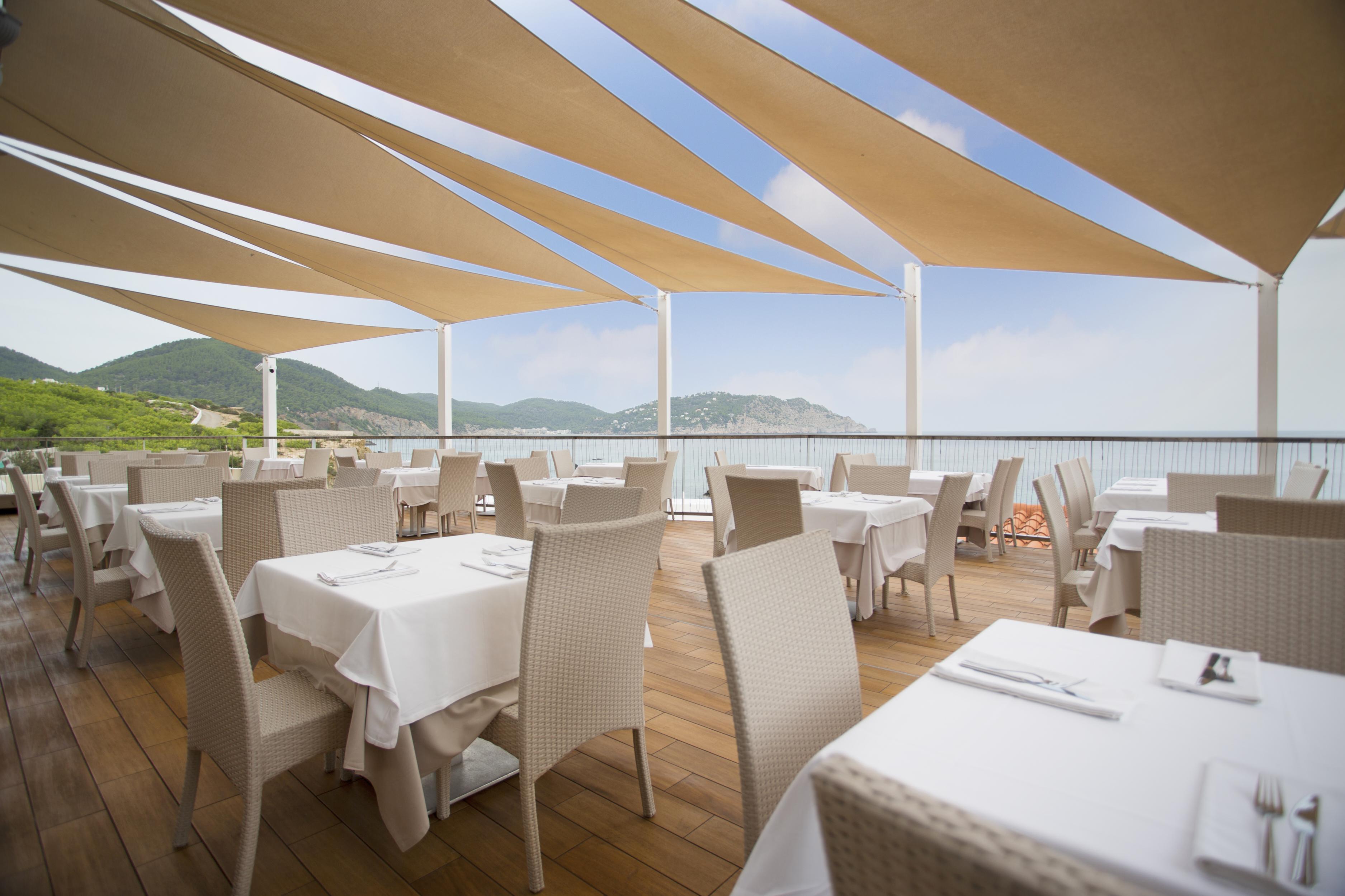 Invisa Hotel Club Cala Blanca Playa DPlaya Des Figueral Esterno foto