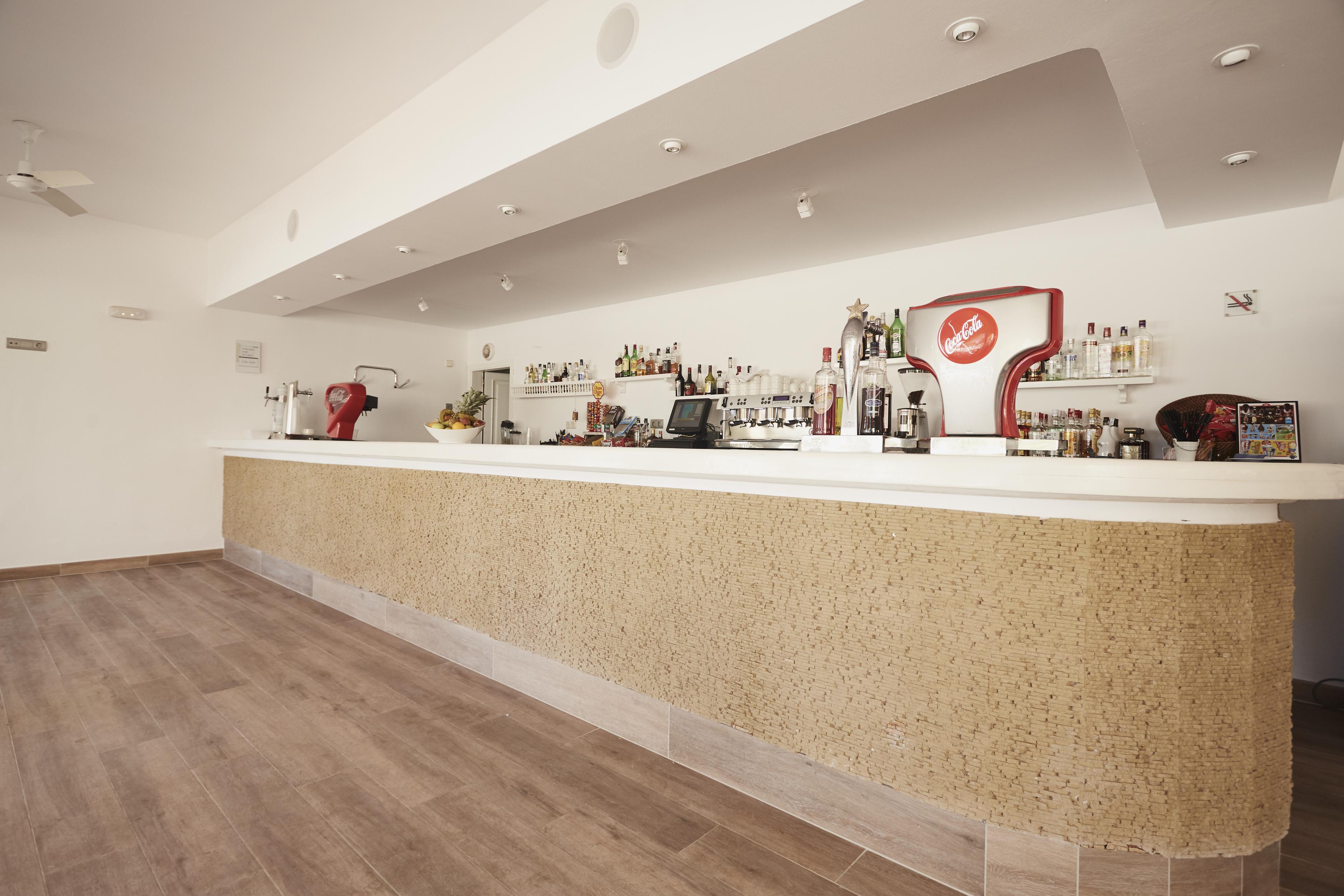 Invisa Hotel Club Cala Blanca Playa DPlaya Des Figueral Esterno foto
