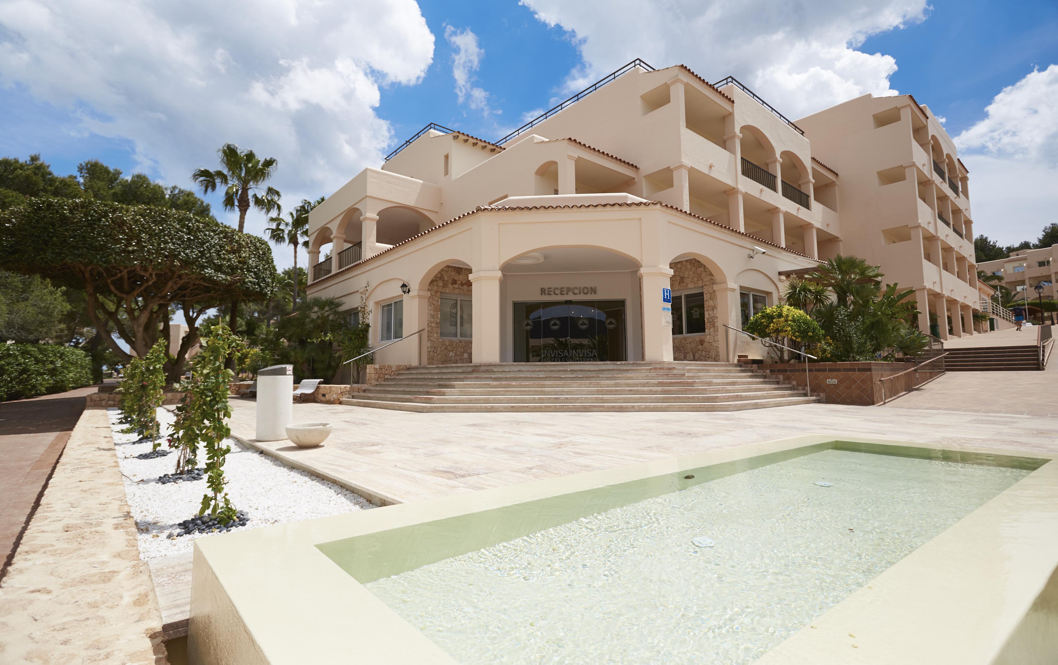 Invisa Hotel Club Cala Blanca Playa DPlaya Des Figueral Esterno foto