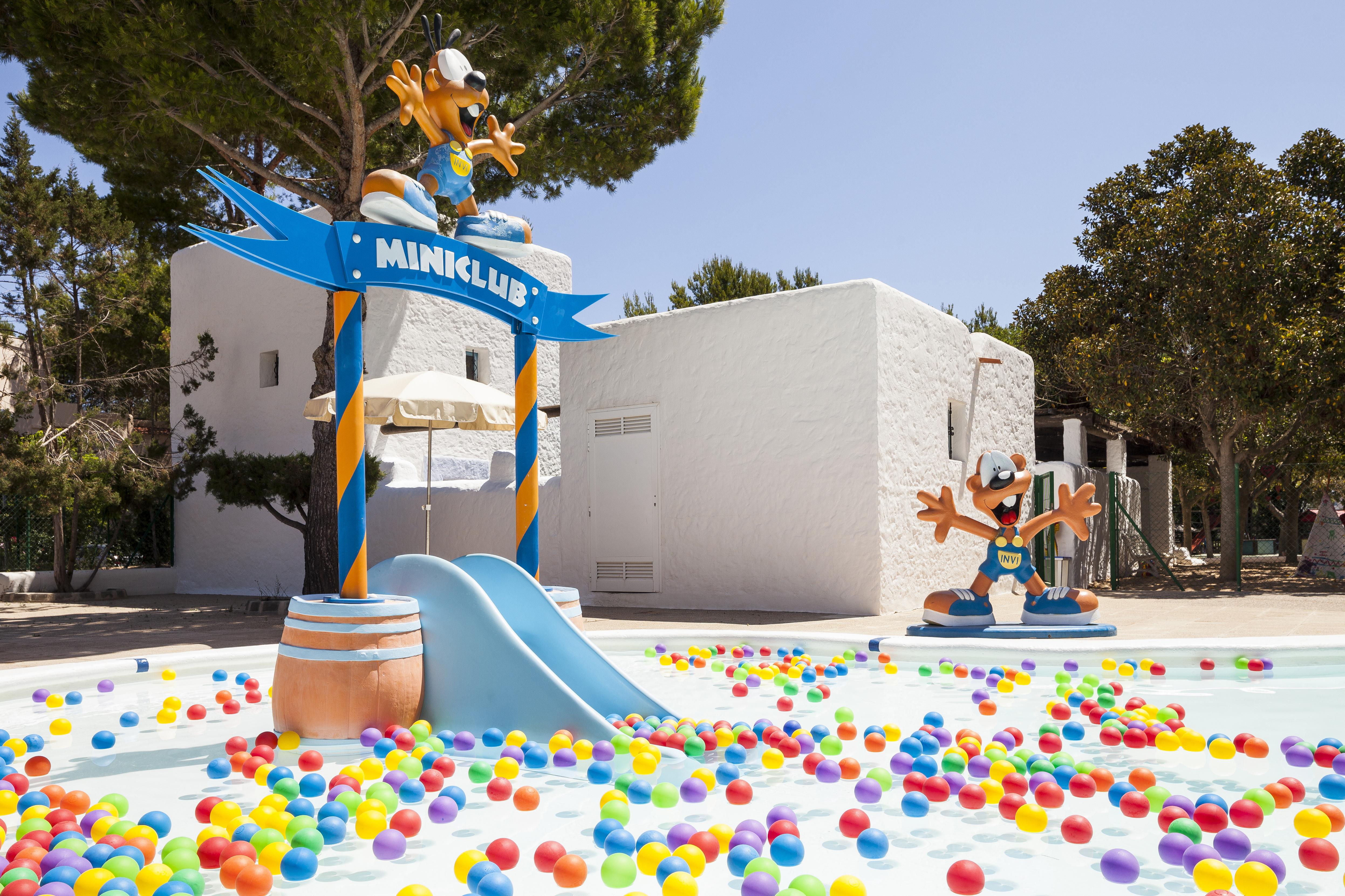 Invisa Hotel Club Cala Blanca Playa DPlaya Des Figueral Esterno foto