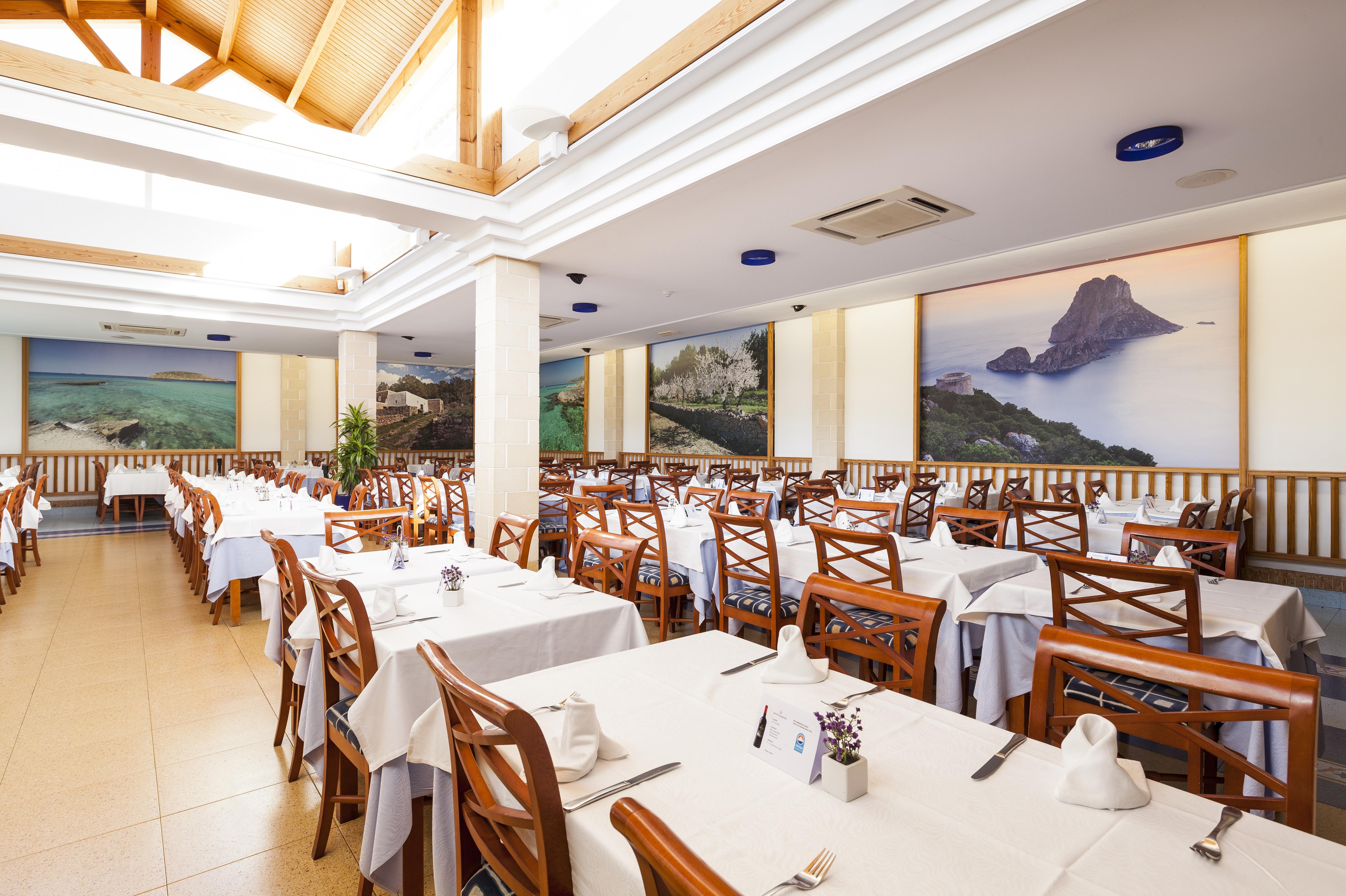 Invisa Hotel Club Cala Blanca Playa DPlaya Des Figueral Esterno foto