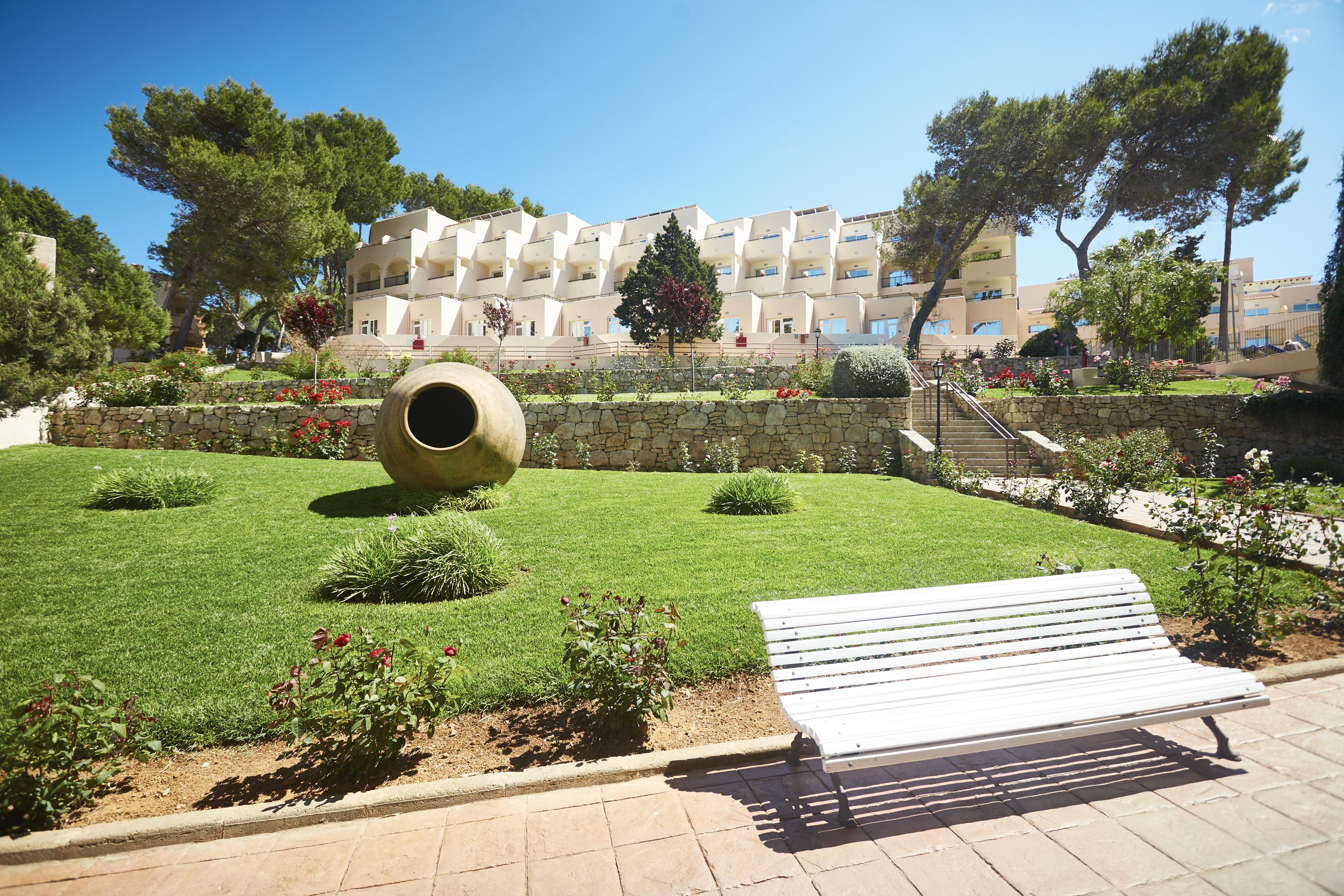 Invisa Hotel Club Cala Blanca Playa DPlaya Des Figueral Esterno foto