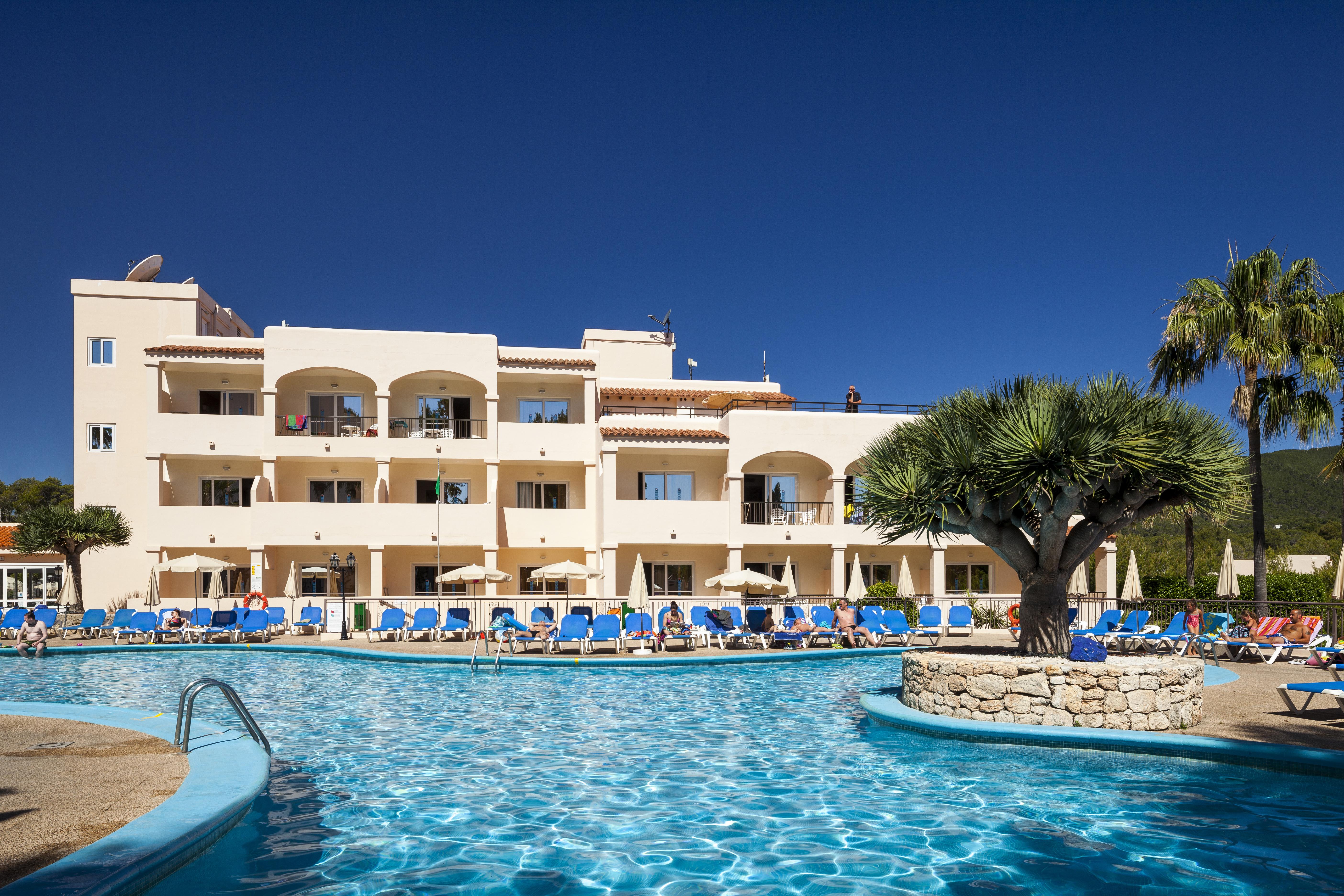 Invisa Hotel Club Cala Blanca Playa DPlaya Des Figueral Esterno foto