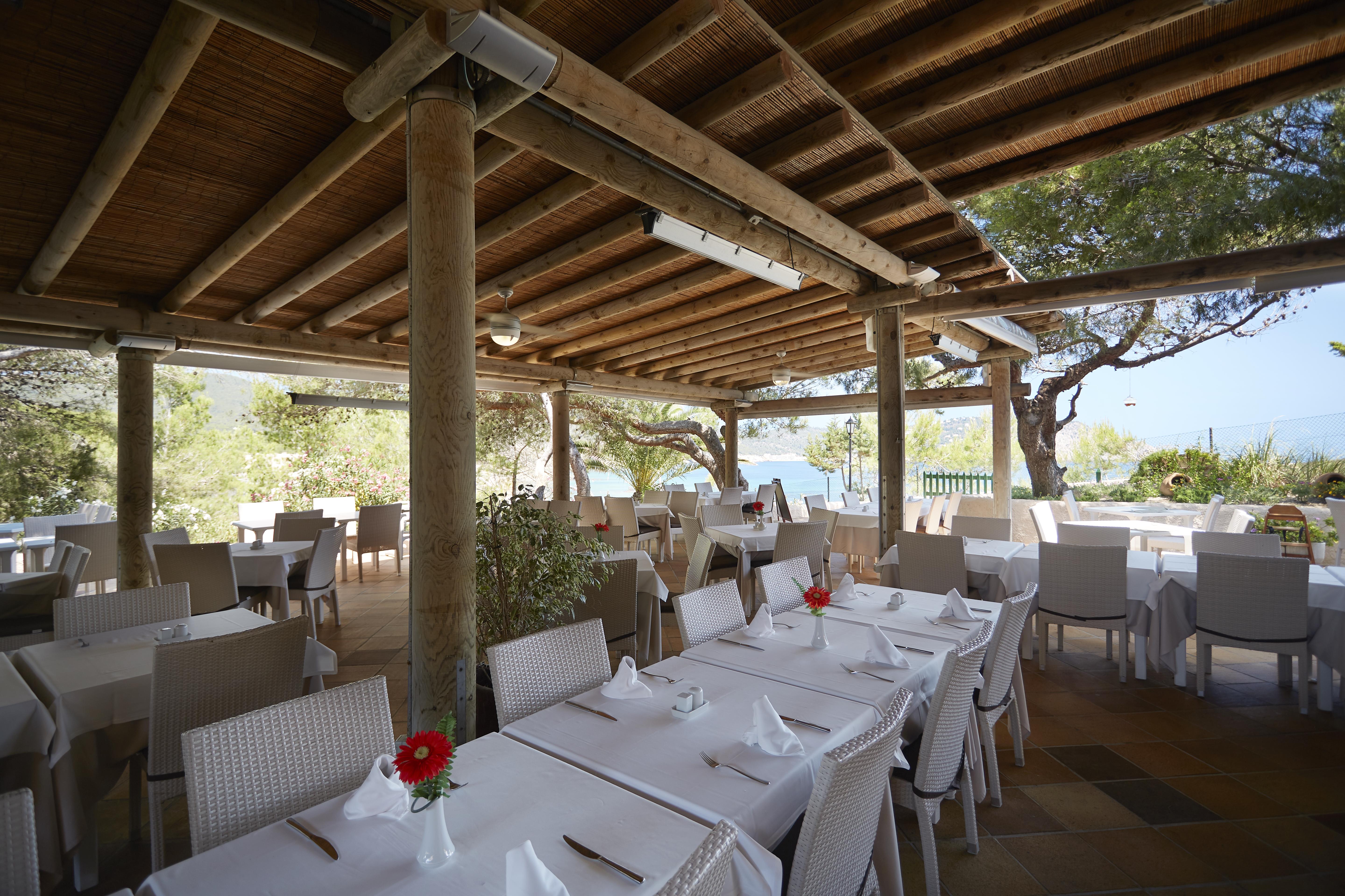 Invisa Hotel Club Cala Blanca Playa DPlaya Des Figueral Esterno foto