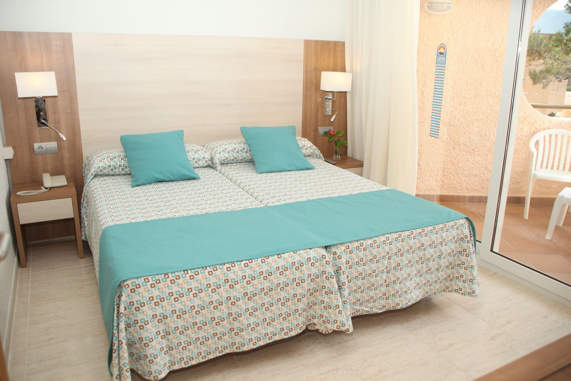 Invisa Hotel Club Cala Blanca Playa DPlaya Des Figueral Esterno foto