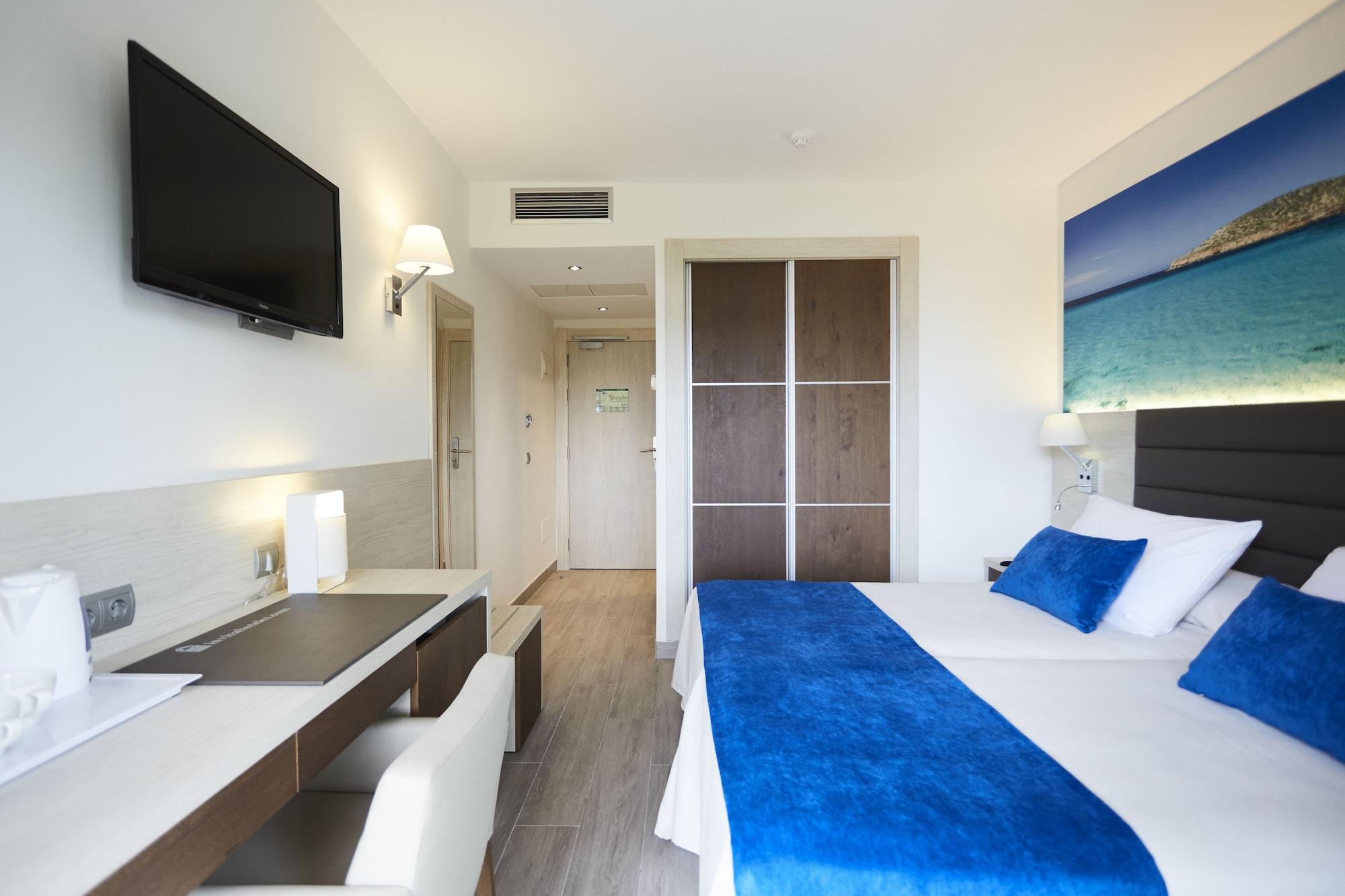 Invisa Hotel Club Cala Blanca Playa DPlaya Des Figueral Esterno foto