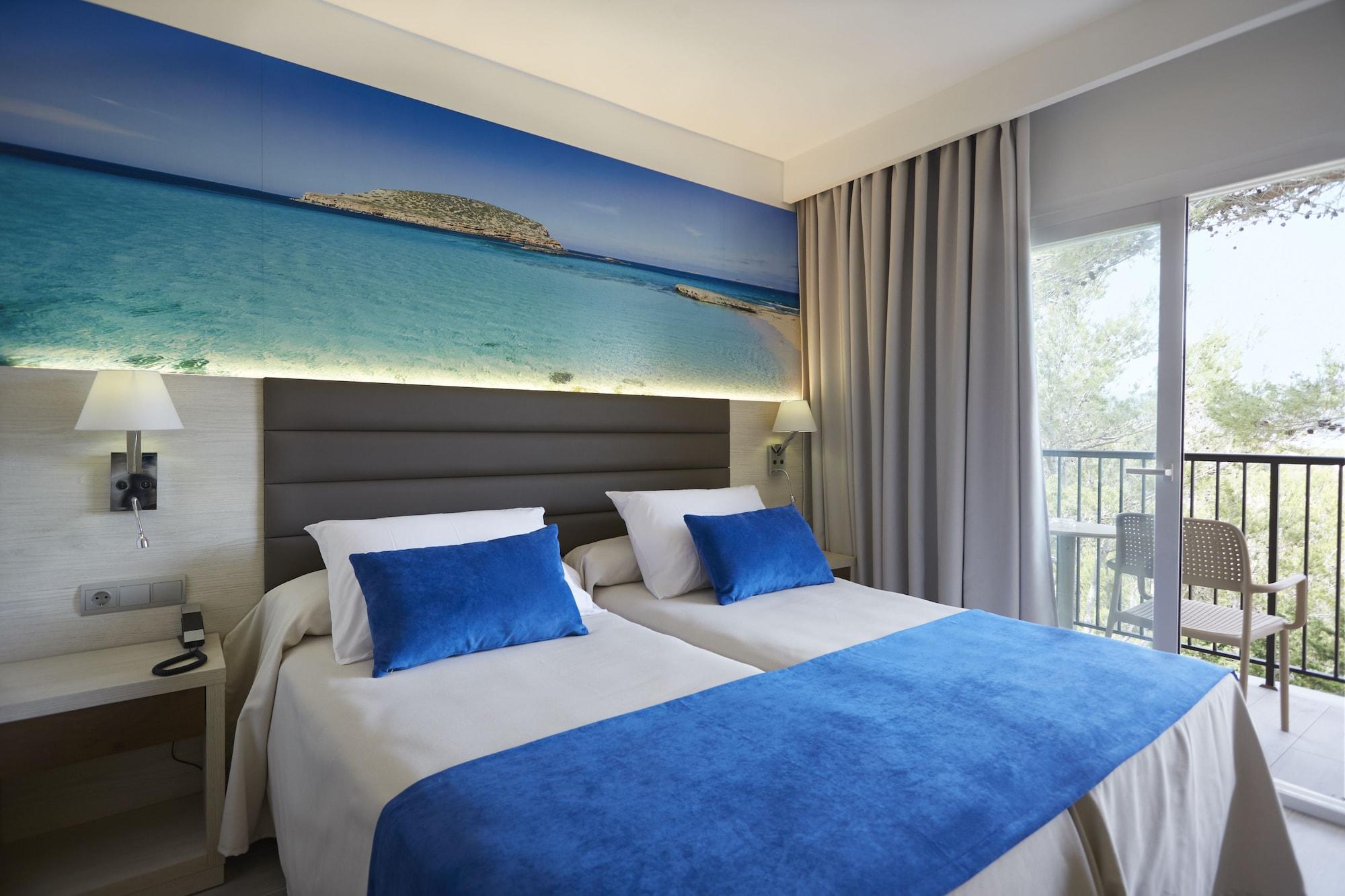 Invisa Hotel Club Cala Blanca Playa DPlaya Des Figueral Esterno foto