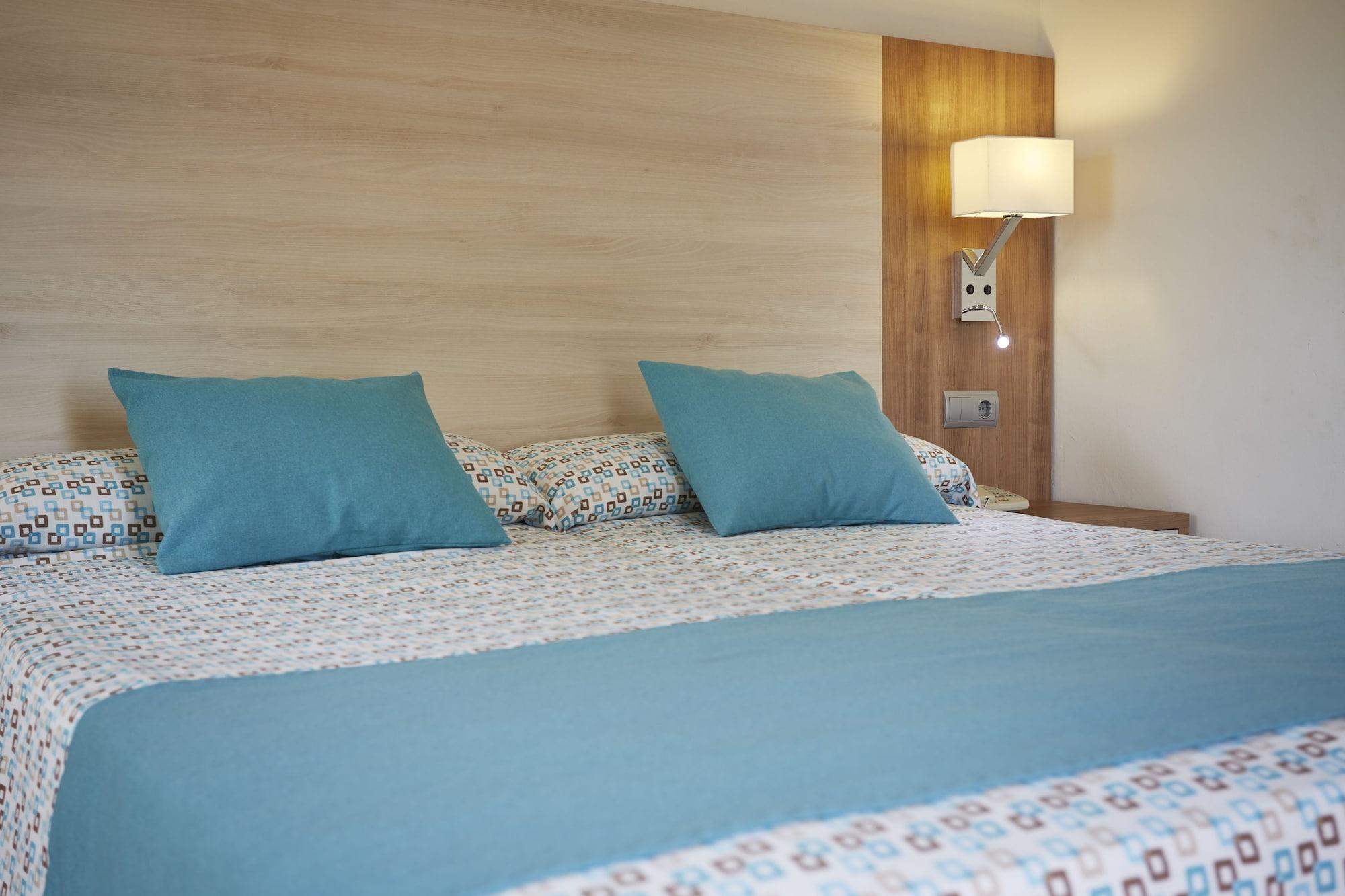 Invisa Hotel Club Cala Blanca Playa DPlaya Des Figueral Esterno foto