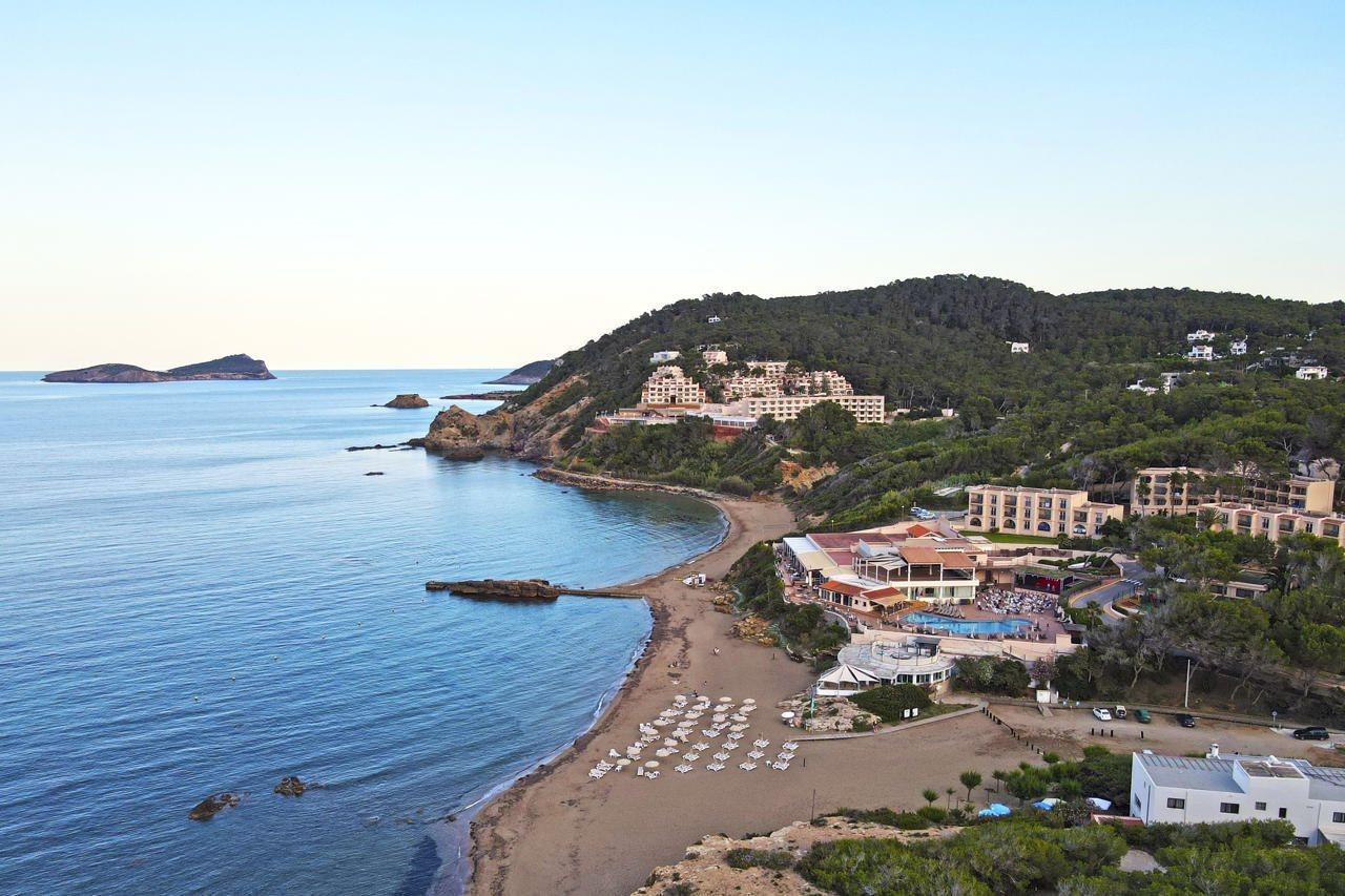 Invisa Hotel Club Cala Blanca Playa DPlaya Des Figueral Esterno foto