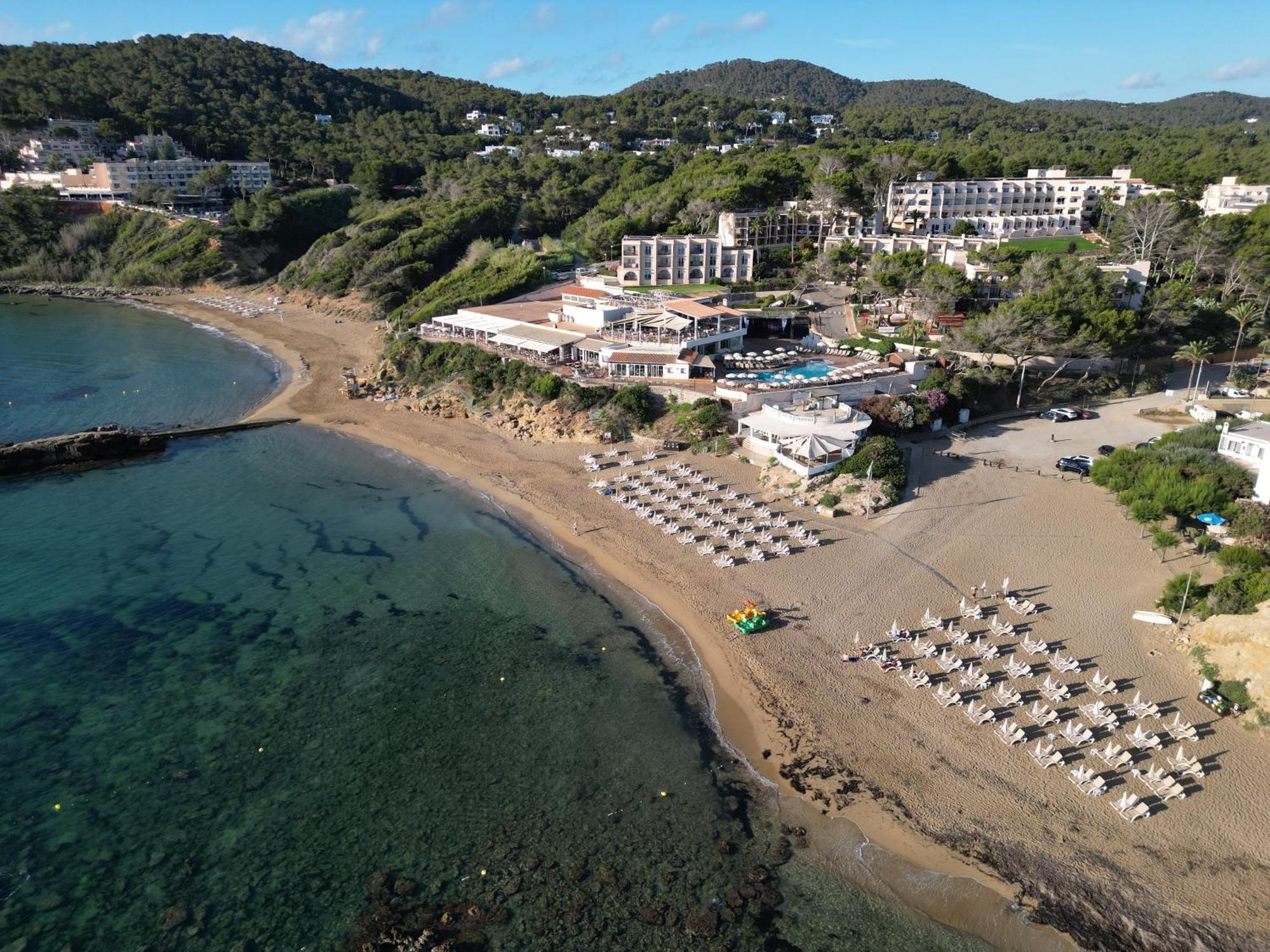 Invisa Hotel Club Cala Blanca Playa DPlaya Des Figueral Esterno foto
