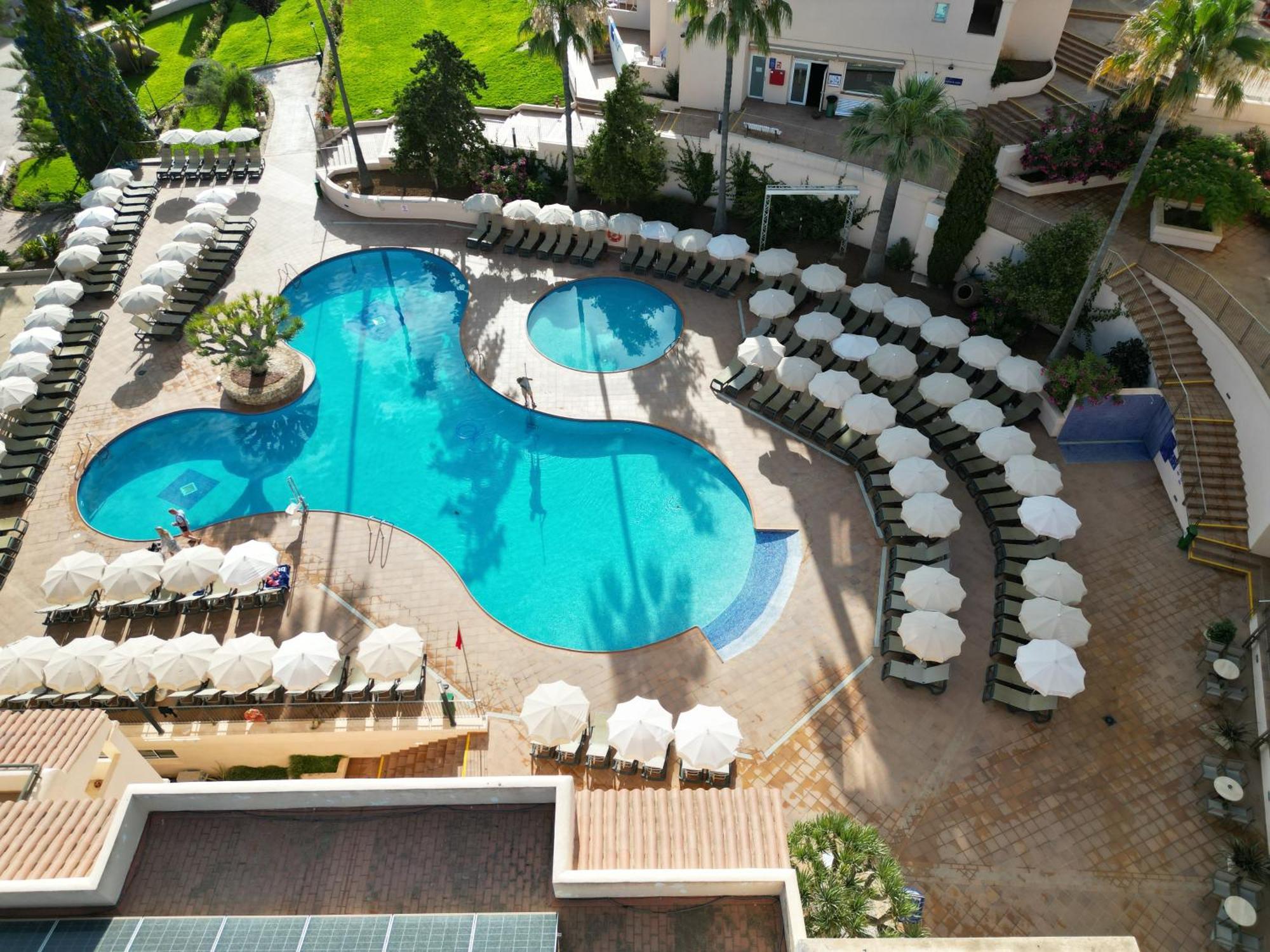 Invisa Hotel Club Cala Blanca Playa DPlaya Des Figueral Esterno foto