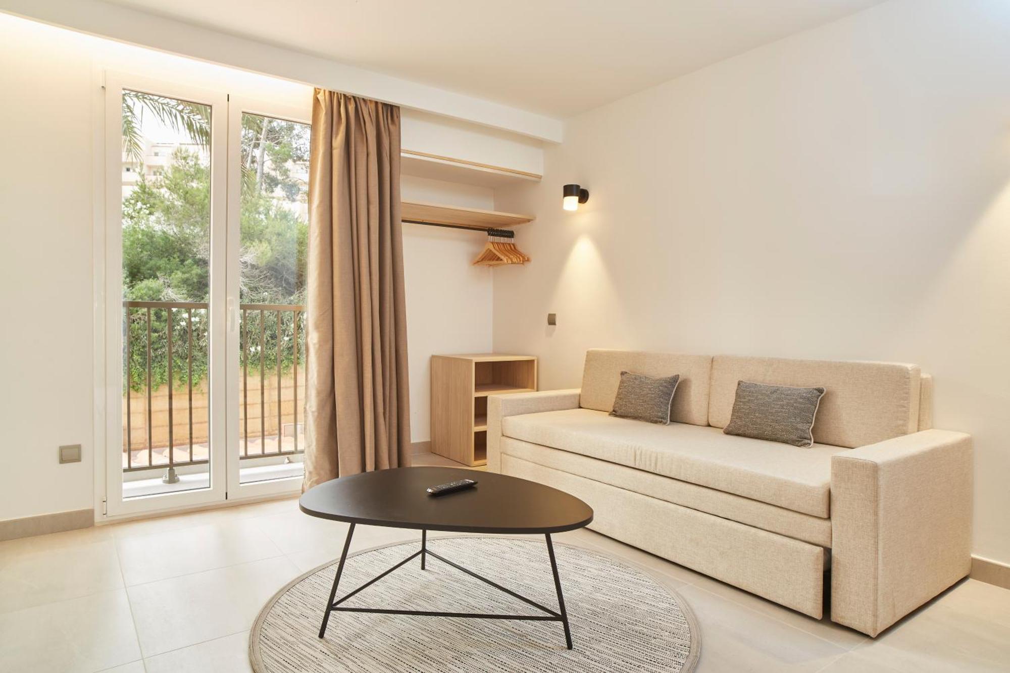 Invisa Hotel Club Cala Blanca Playa DPlaya Des Figueral Esterno foto