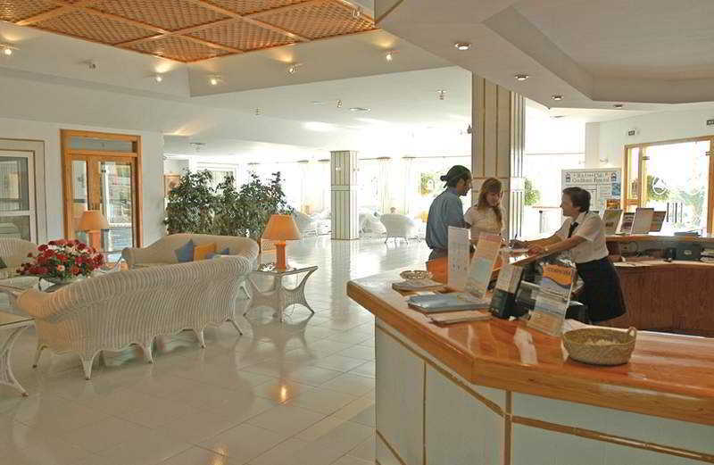 Invisa Hotel Club Cala Blanca Playa DPlaya Des Figueral Interno foto