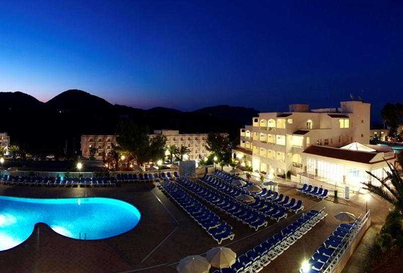 Invisa Hotel Club Cala Blanca Playa DPlaya Des Figueral Servizi foto