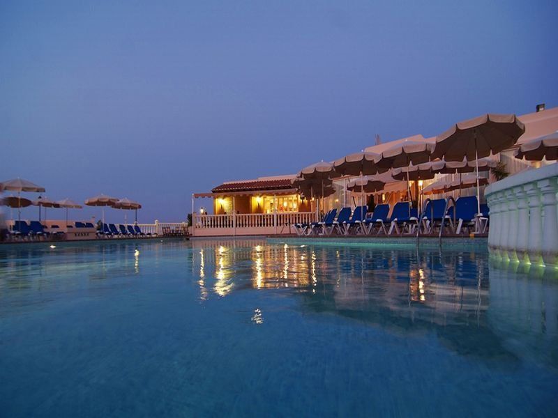 Invisa Hotel Club Cala Blanca Playa DPlaya Des Figueral Servizi foto