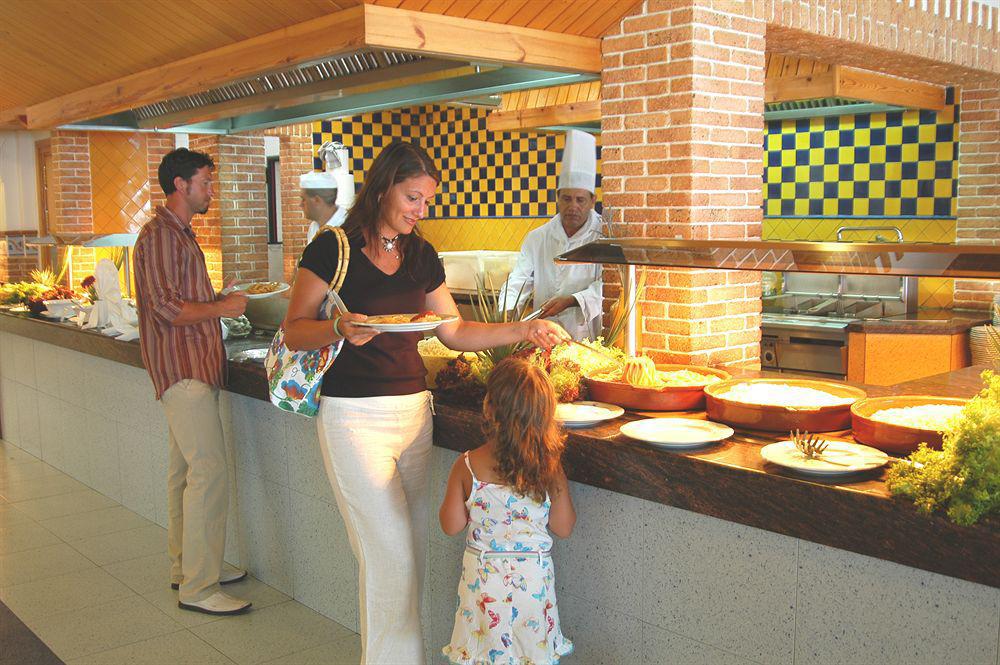 Invisa Hotel Club Cala Blanca Playa DPlaya Des Figueral Ristorante foto